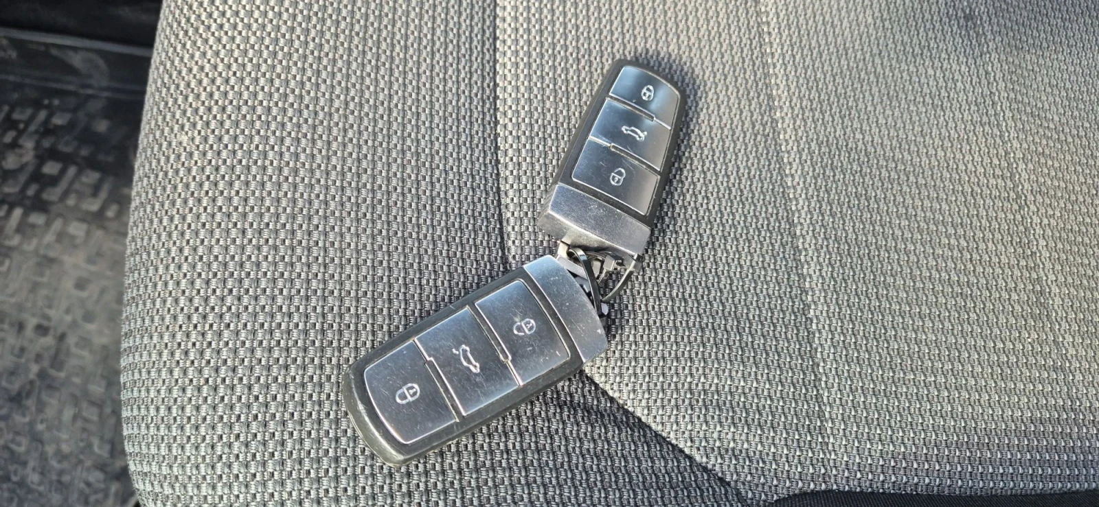 VW Passat 2.0tdi 140кс. Automat LED дисктроник, снимка 17 - Автомобили и джипове - 55886285