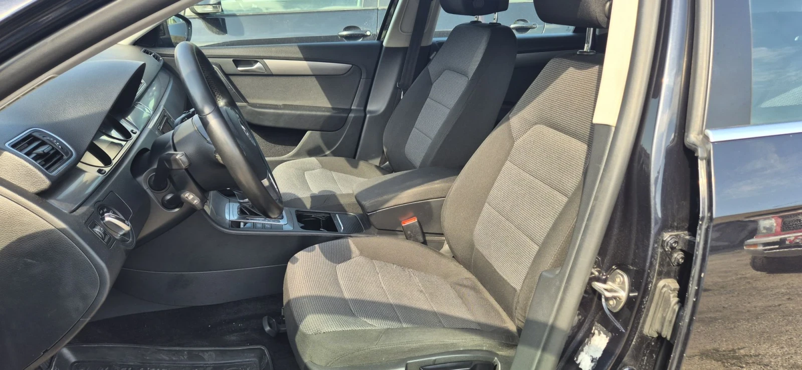 VW Passat 2.0tdi 140кс. Automat LED дисктроник, снимка 9 - Автомобили и джипове - 55886285