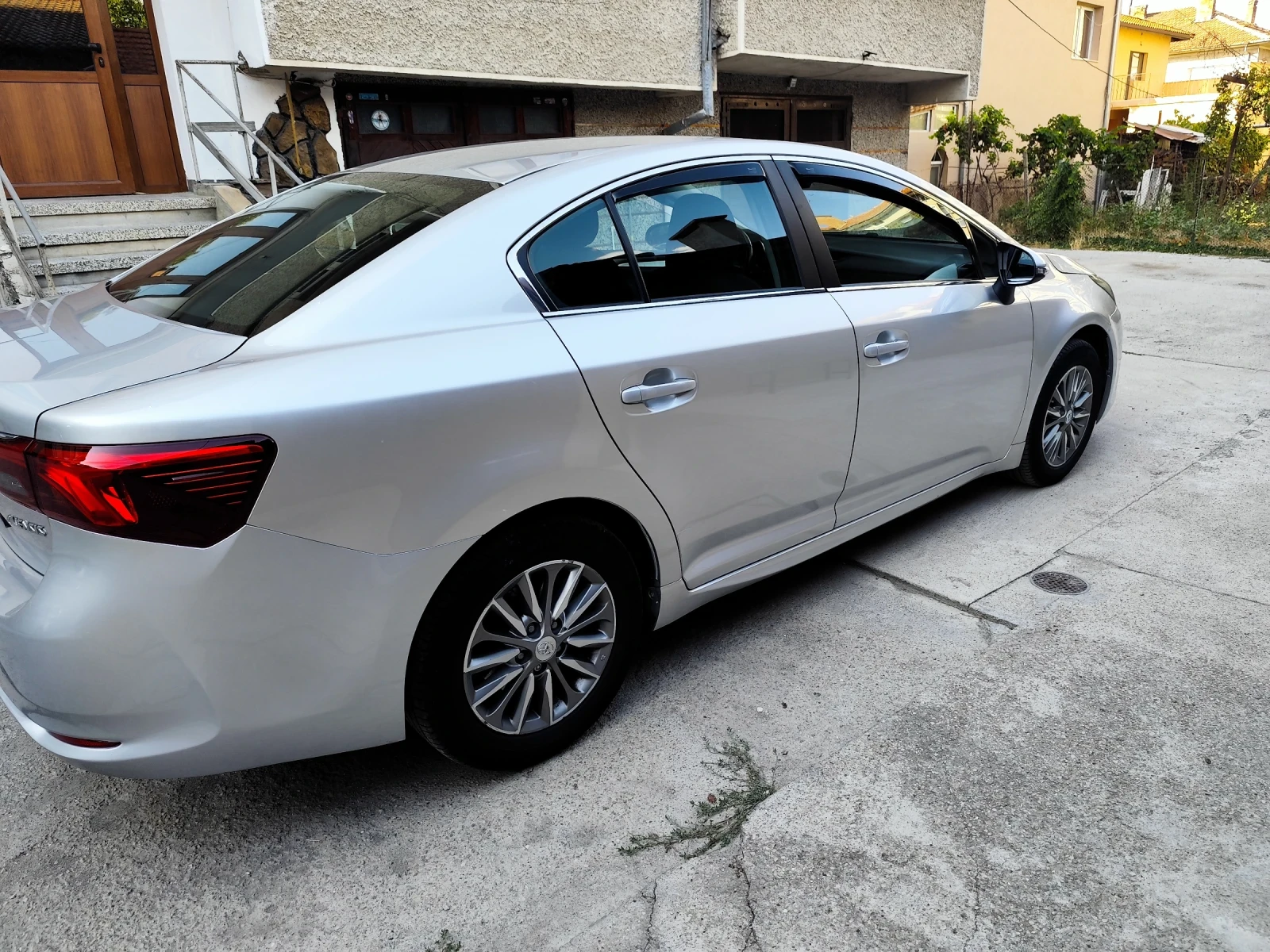 Toyota Avensis 1.8VVT, снимка 4 - Автомобили и джипове - 55930080