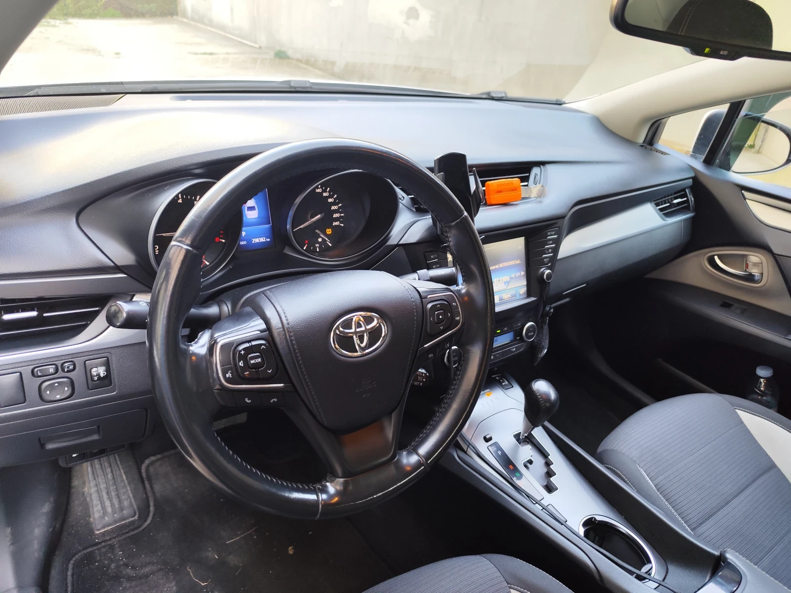Toyota Avensis 1.8VVT, снимка 5 - Автомобили и джипове - 55930080