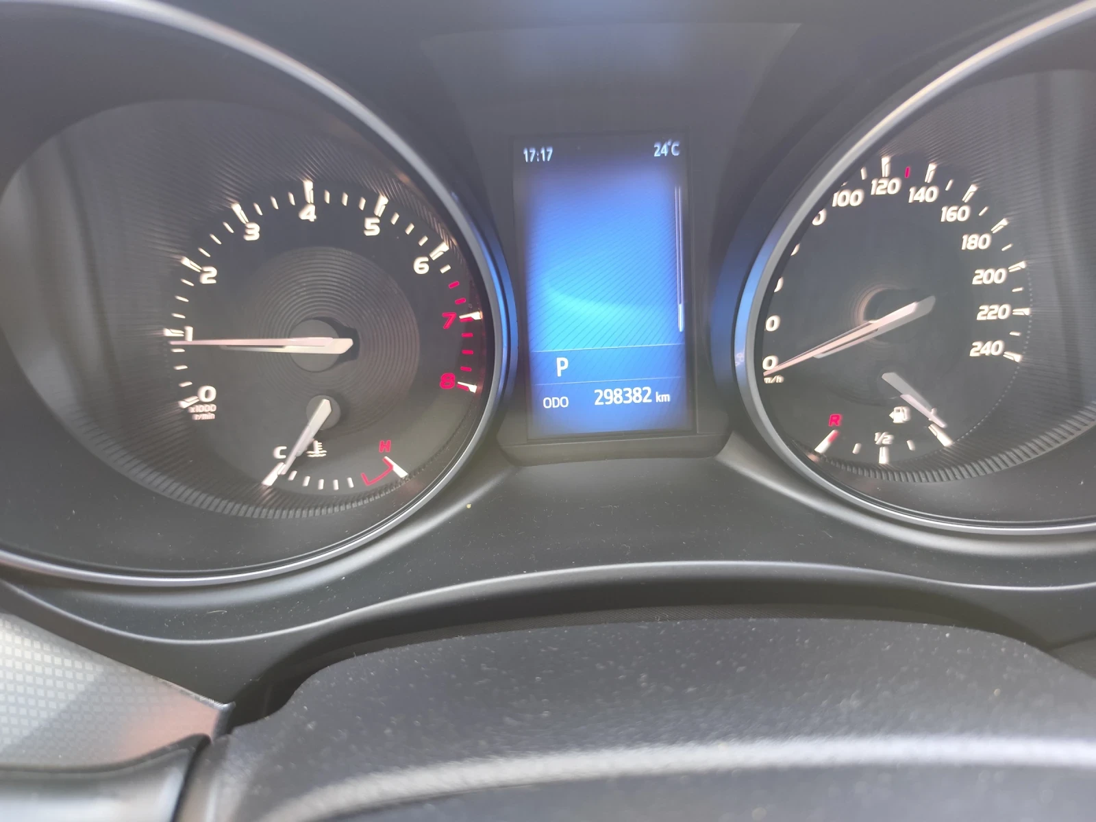 Toyota Avensis 1.8VVT, снимка 6 - Автомобили и джипове - 55930080
