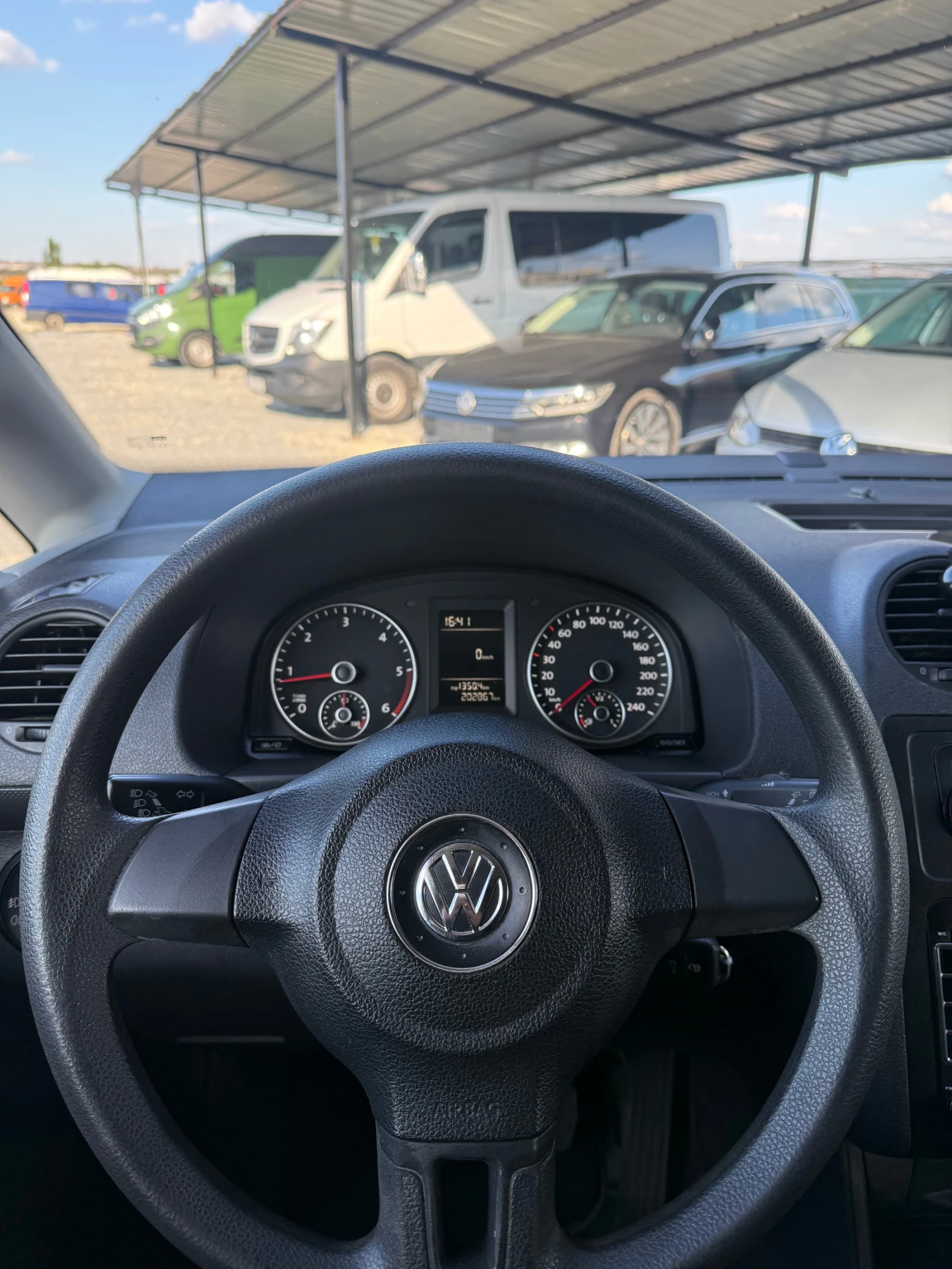 VW Caddy 1.6TDI, снимка 10 - Автомобили и джипове - 56315269