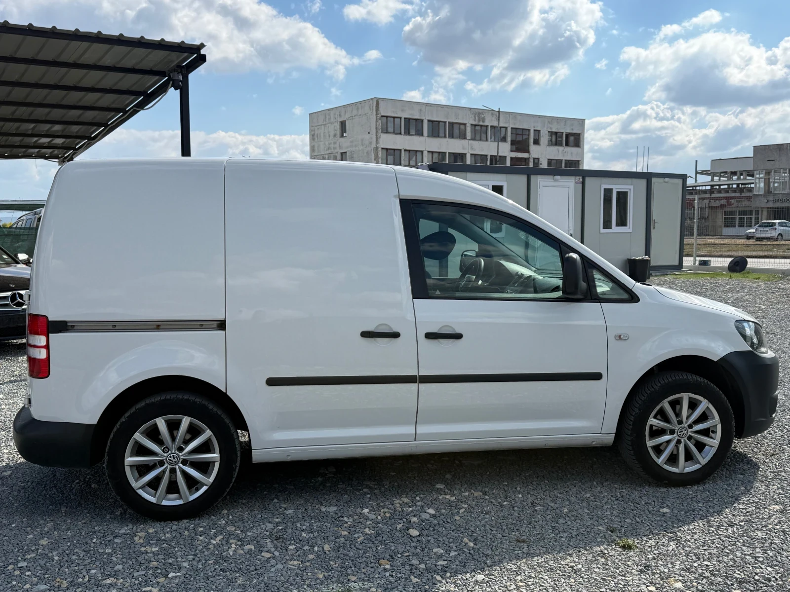 VW Caddy 1.6TDI, снимка 4 - Автомобили и джипове - 56315269