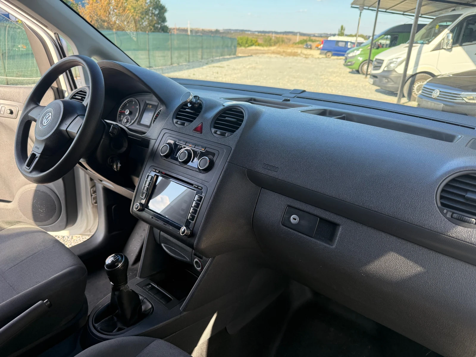 VW Caddy 1.6TDI, снимка 7 - Автомобили и джипове - 56315269