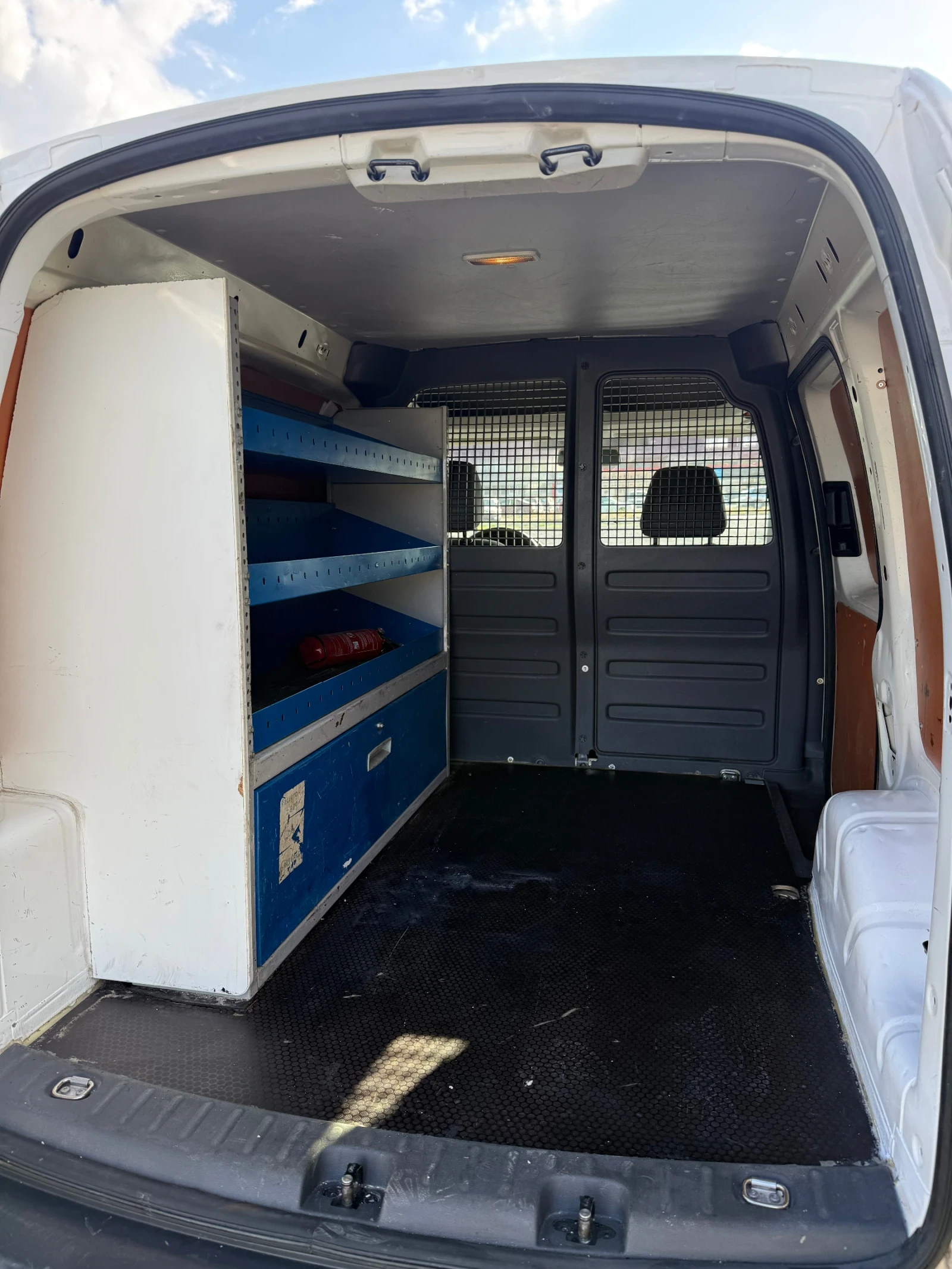 VW Caddy 1.6TDI, снимка 12 - Автомобили и джипове - 56315269