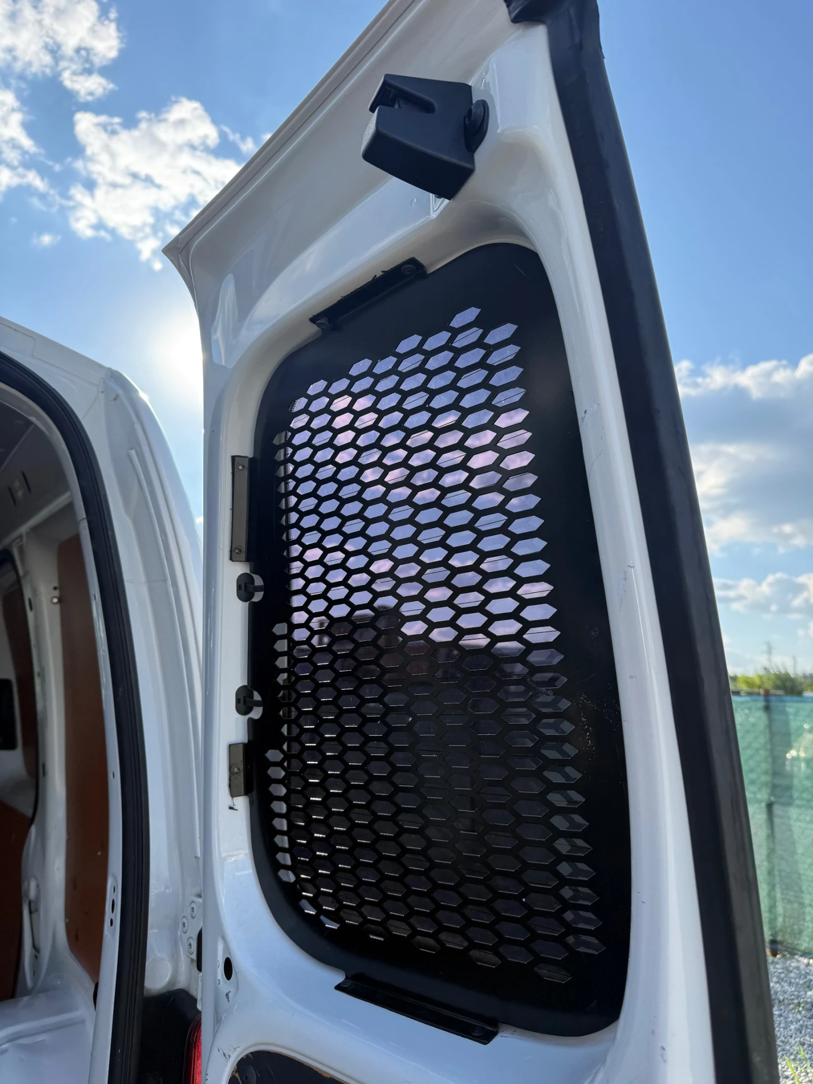 VW Caddy 1.6TDI, снимка 13 - Автомобили и джипове - 56315269