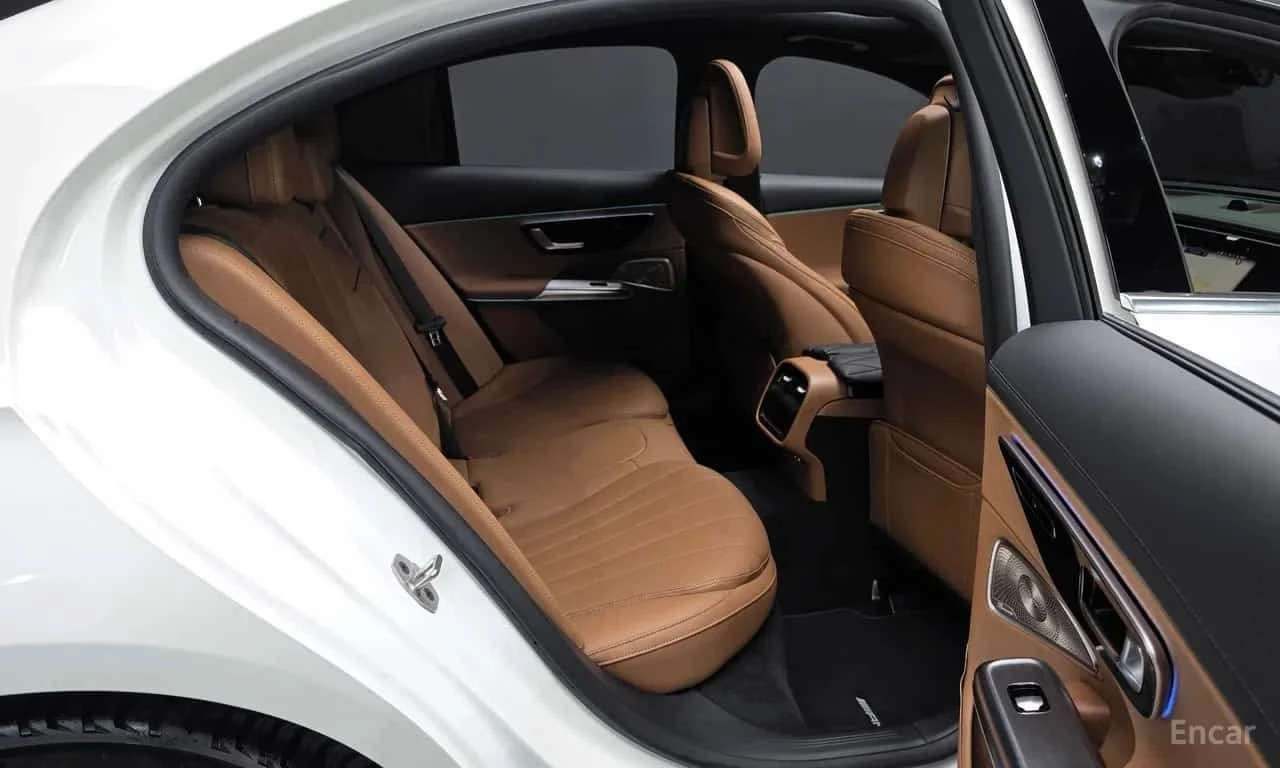 Mercedes-Benz E 300 E300 4MATIC AMG Line, снимка 11 - Автомобили и джипове - 56705385