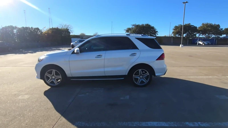 Mercedes-Benz GLE 350 AMG* distronik* harman* lane assist* keyless go, снимка 2 - Автомобили и джипове - 48320528