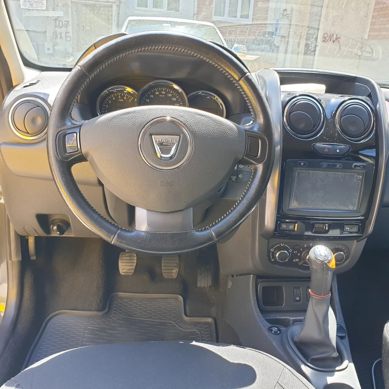 Dacia Duster 1.6 - 116 к.с. ГАЗ, Регистриран. , снимка 7 - Автомобили и джипове - 49106790