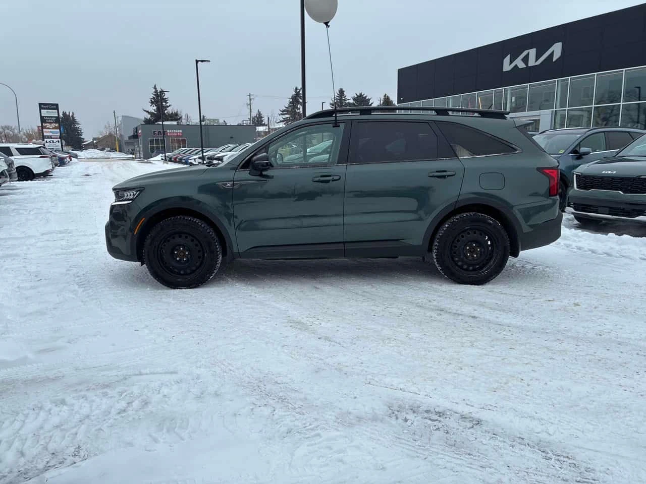 Kia Sorento X LINE AWD * ПОДГРЕВИ* ДВА ЧИФТА ГУМИ/ДЖАНТИ* , снимка 2 - Автомобили и джипове - 53733591