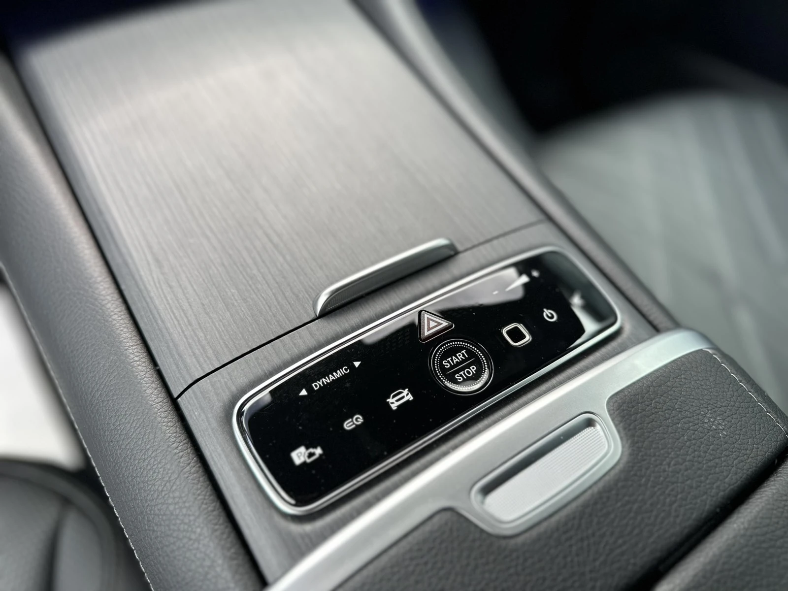 Mercedes-Benz EQE 350 AMG-Line /4MATIC/HYPERSCREEN, снимка 11 - Автомобили и джипове - 54520545