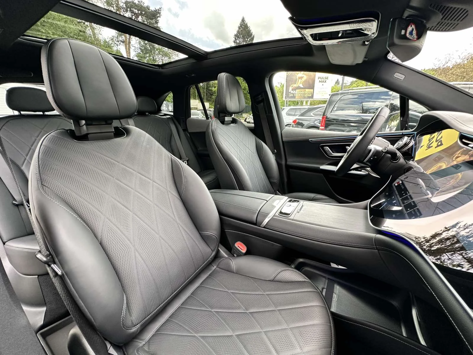 Mercedes-Benz EQE 350 AMG-Line /4MATIC/HYPERSCREEN, снимка 14 - Автомобили и джипове - 54520545
