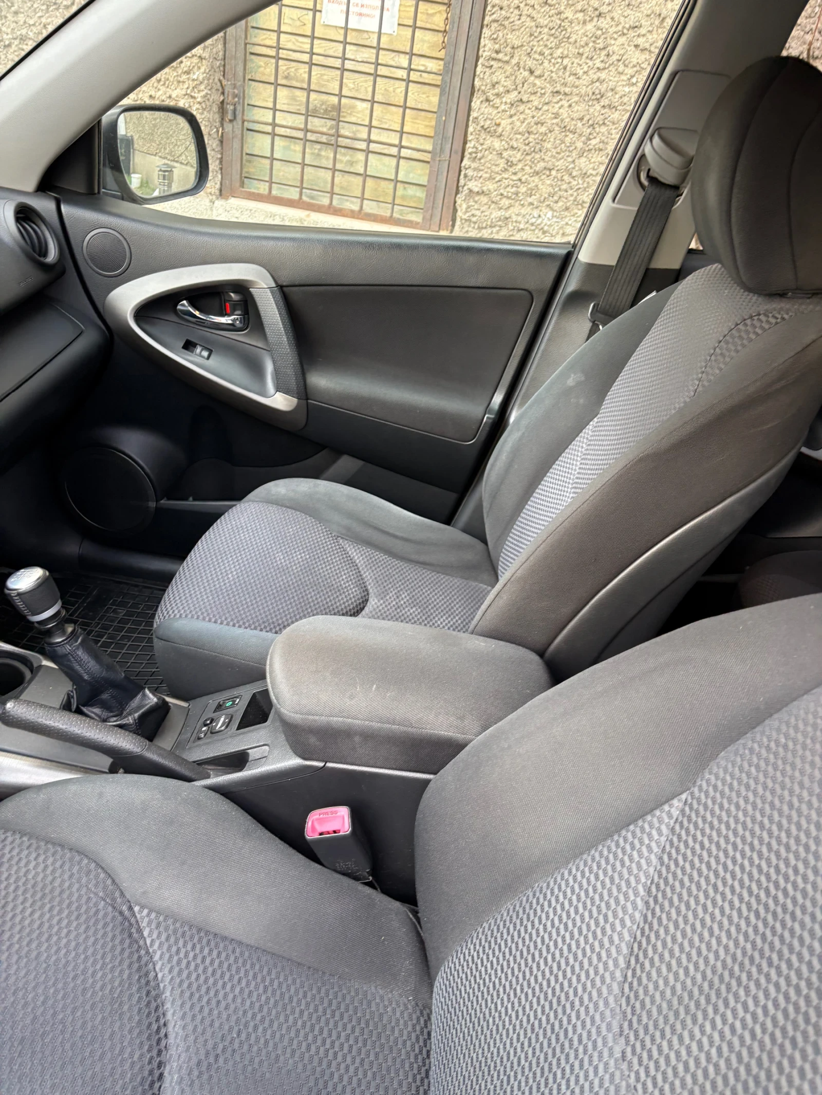 Toyota Rav4 2.2 Dizel, снимка 7 - Автомобили и джипове - 54666059