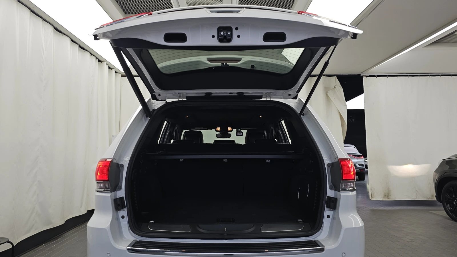 Jeep Grand cherokee LIMITED / 3.6 / ОБДУХВАНЕ / ПОДГРЕВИ / ПАНОРАМА, снимка 17 - Автомобили и джипове - 55476877