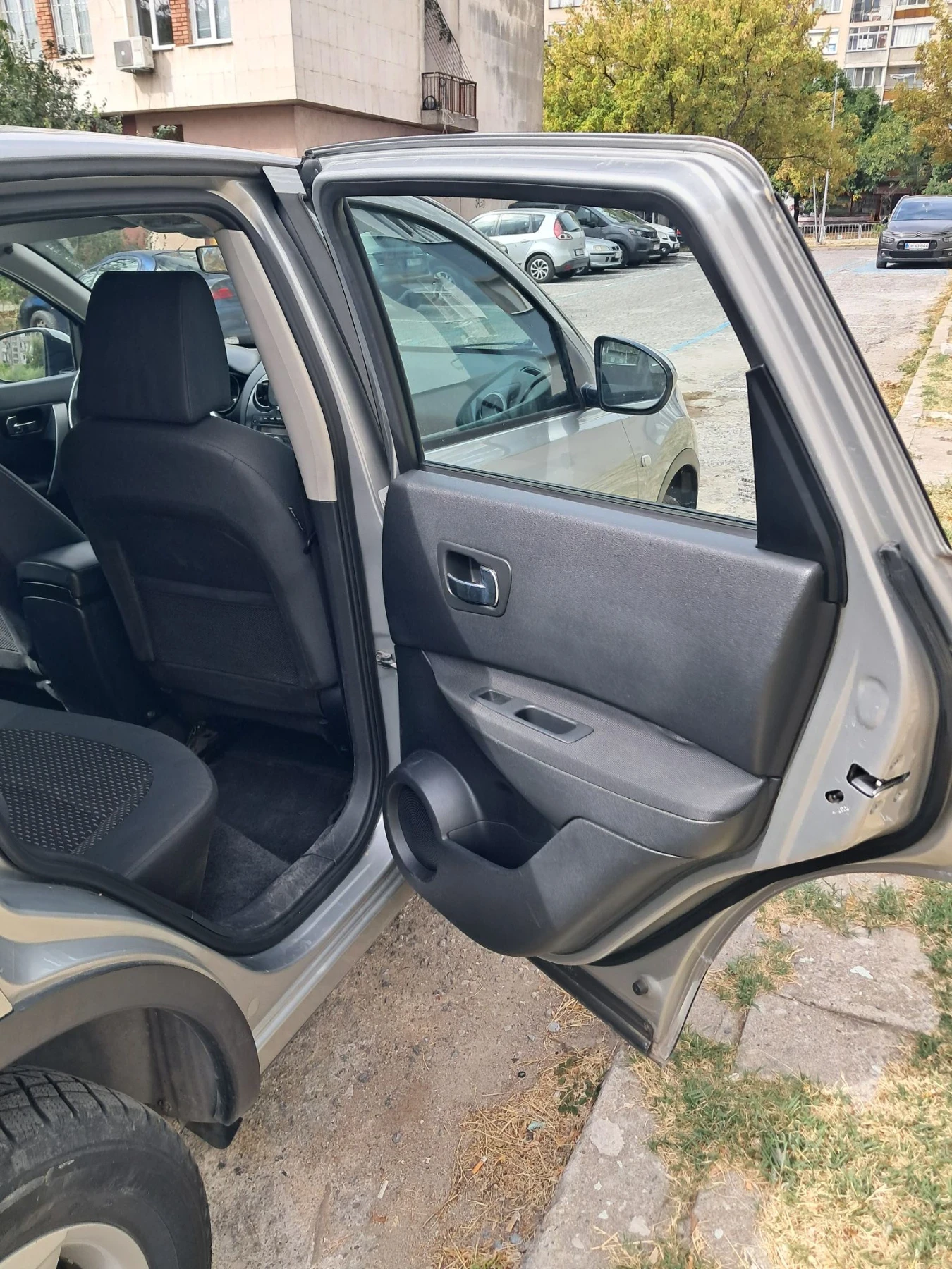 Nissan Qashqai 1.5 Dci, снимка 9 - Автомобили и джипове - 56221068
