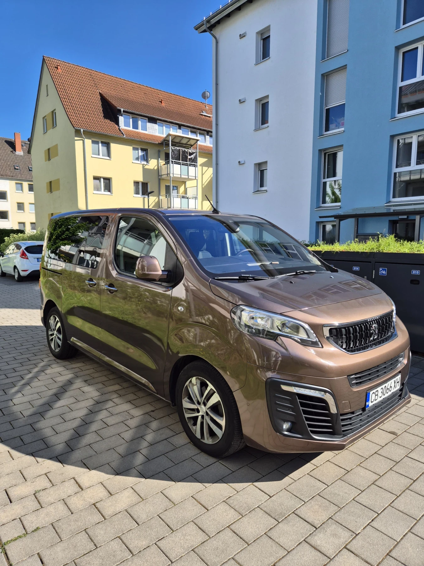Peugeot Traveller, снимка 2 - Бусове и автобуси - 55211778
