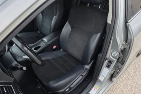Toyota Avensis FULL SERVICE Алкантара Навигация Камера Подгрев , снимка 11