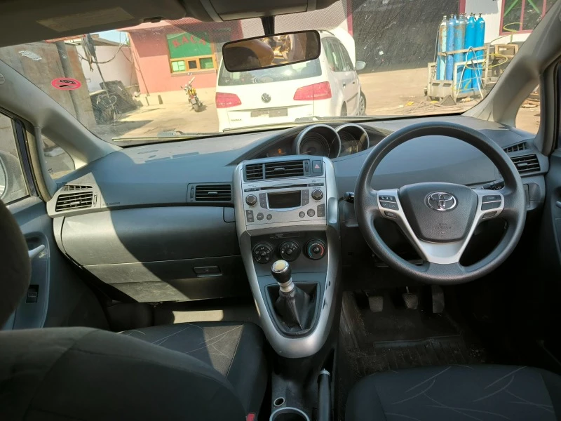 Toyota Verso 1.6i, снимка 6 - Автомобили и джипове - 39858161