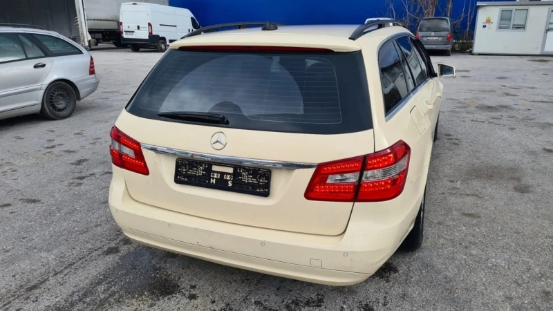 Mercedes-Benz E 220, снимка 4 - Автомобили и джипове - 47532504