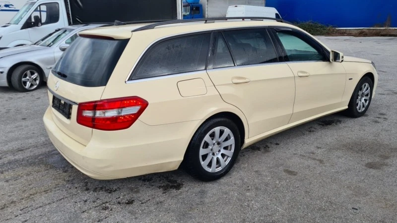 Mercedes-Benz E 220, снимка 8 - Автомобили и джипове - 47459914