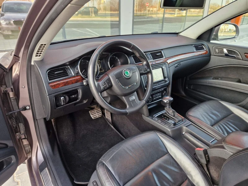 Skoda Superb 1.8 TSI, снимка 8 - Автомобили и джипове - 48057522