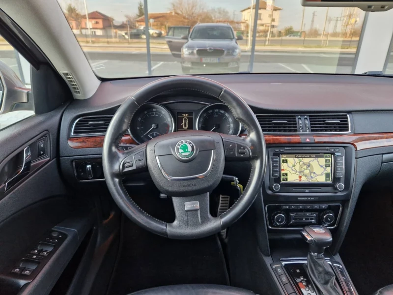 Skoda Superb 1.8 TSI, снимка 14 - Автомобили и джипове - 48057522