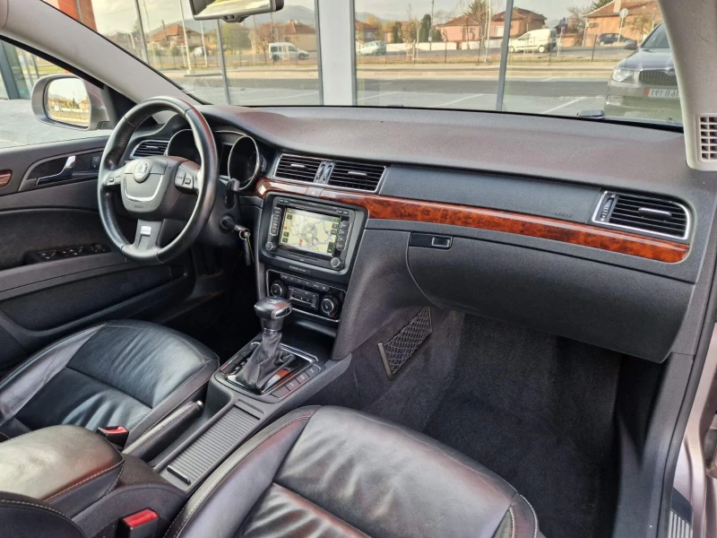 Skoda Superb 1.8 TSI, снимка 16 - Автомобили и джипове - 48057522