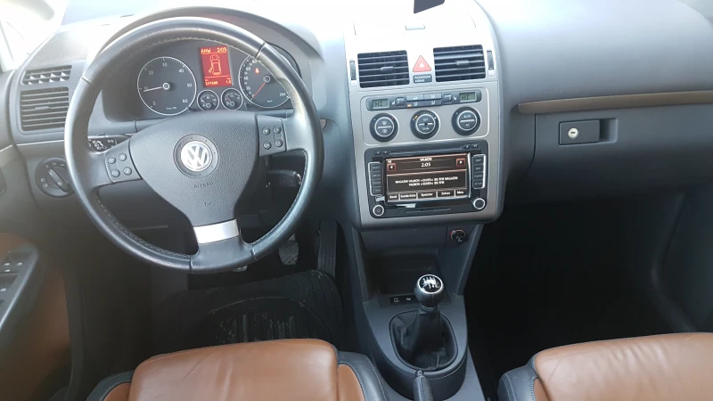 VW Touran 1.9 TDI  CROSS 105кс, снимка 11 - Автомобили и джипове - 48520875