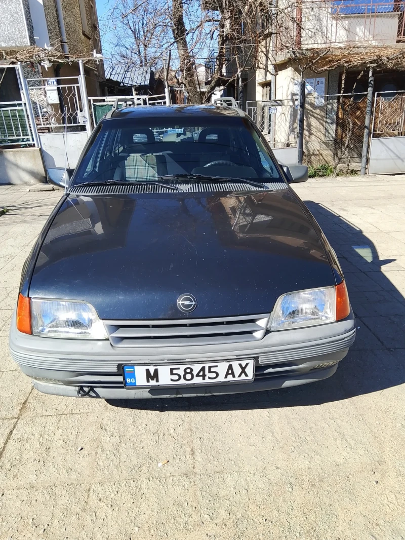 Opel Kadett Бензин , снимка 1 - Автомобили и джипове - 49403558