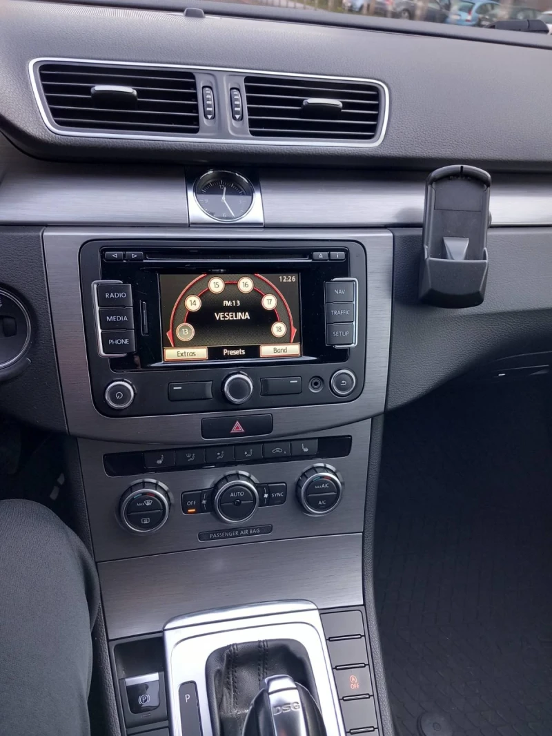 VW Passat, снимка 15 - Автомобили и джипове - 52856654