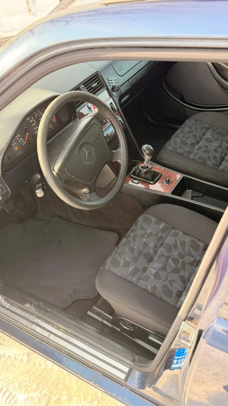 Mercedes-Benz C 180, снимка 2 - Автомобили и джипове - 53374199