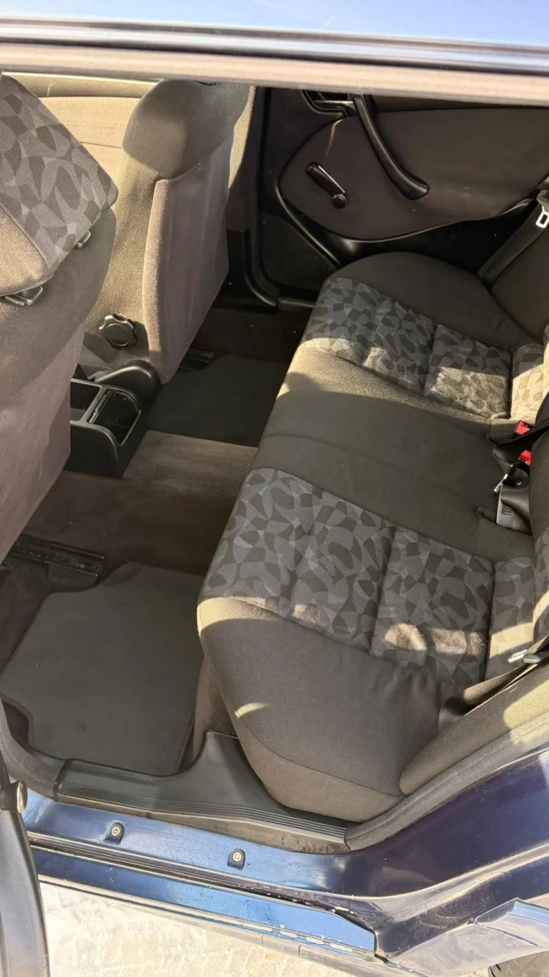 Mercedes-Benz C 180, снимка 5 - Автомобили и джипове - 53374199