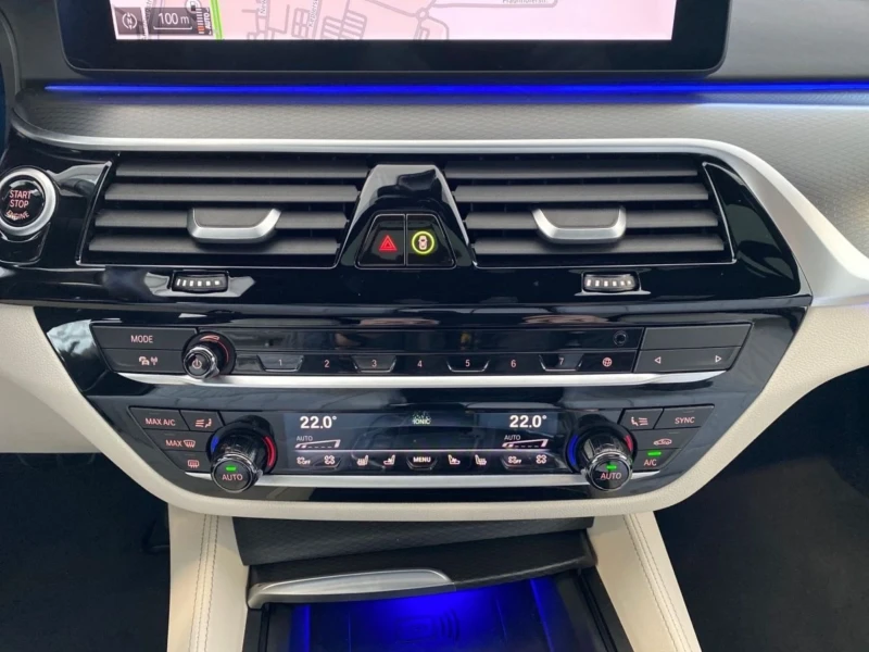 BMW 540 xDrive, M-Paket, HUD, Pano, Massage, Fond Entert., снимка 11 - Автомобили и джипове - 53485288