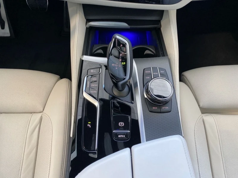 BMW 540 xDrive, M-Paket, HUD, Pano, Massage, Fond Entert., снимка 13 - Автомобили и джипове - 53485288
