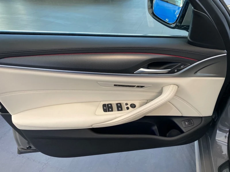 BMW 540 xDrive, M-Paket, HUD, Pano, Massage, Fond Entert., снимка 16 - Автомобили и джипове - 53485288