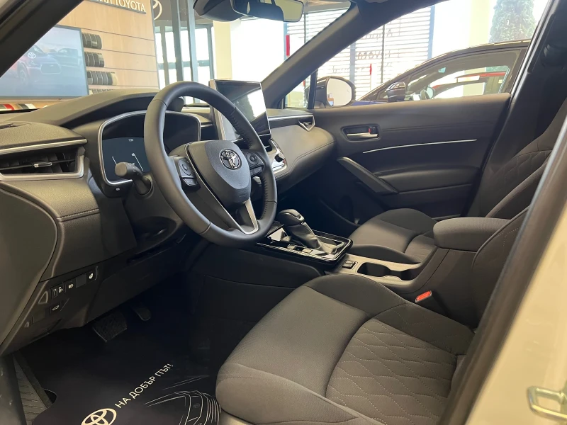 Toyota Corolla Cross 1.8H Executive Plus , снимка 7 - Автомобили и джипове - 53492031