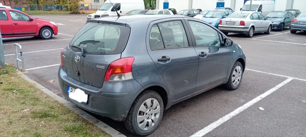 Toyota Yaris 1.0 i - изображение 2