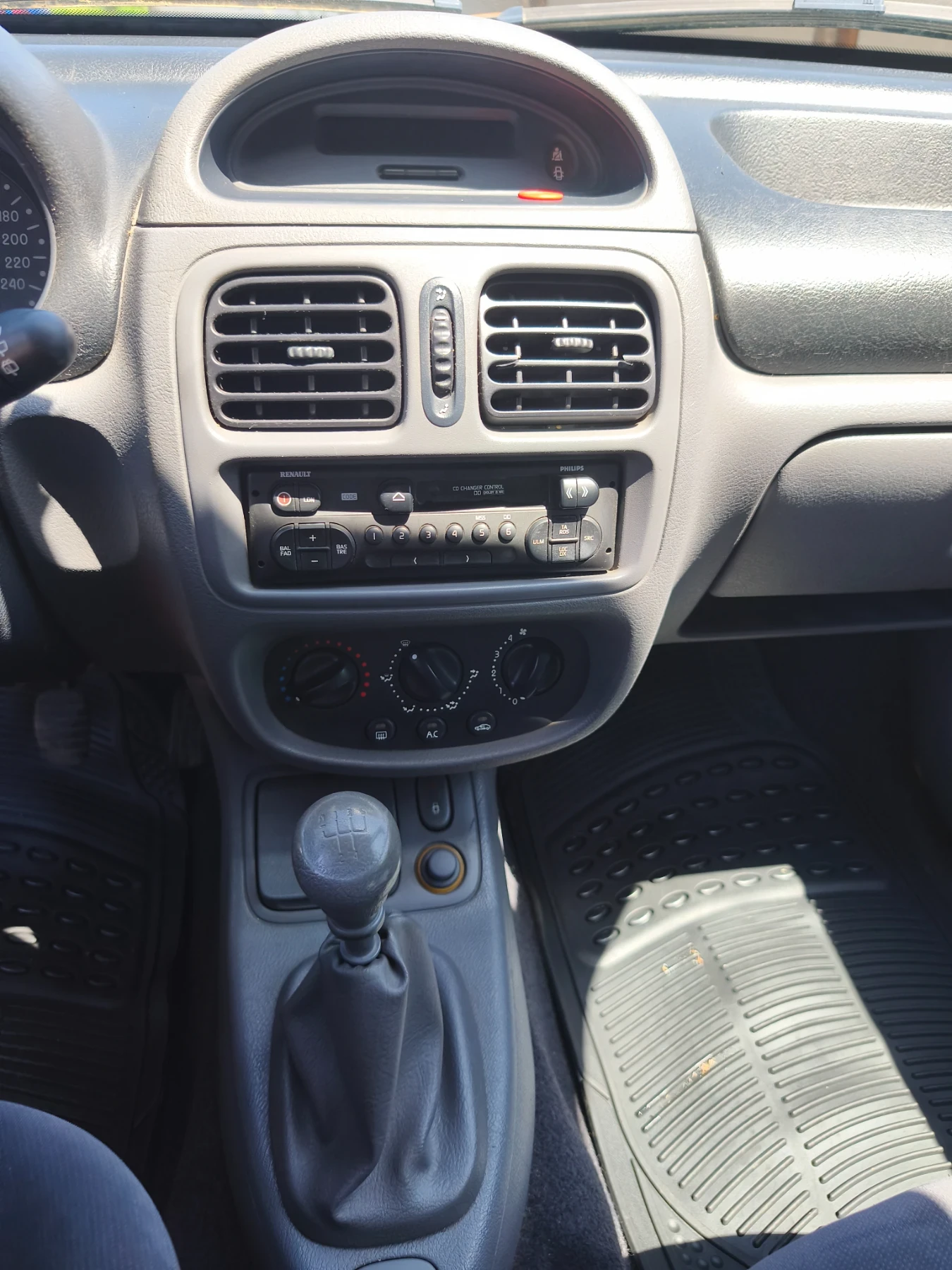 Renault Clio  - изображение 6