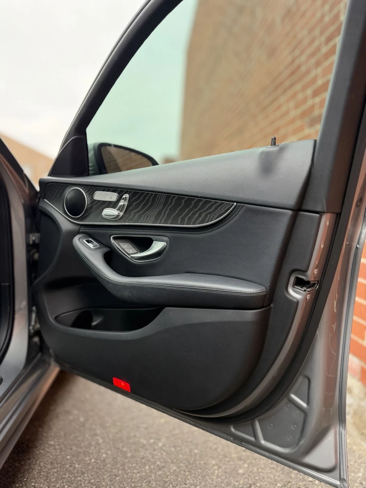 Mercedes-Benz C 300 4M* AMG-pkg* Keyless* Ambient* �������* ���� | Mobile.bg � ����������� 11