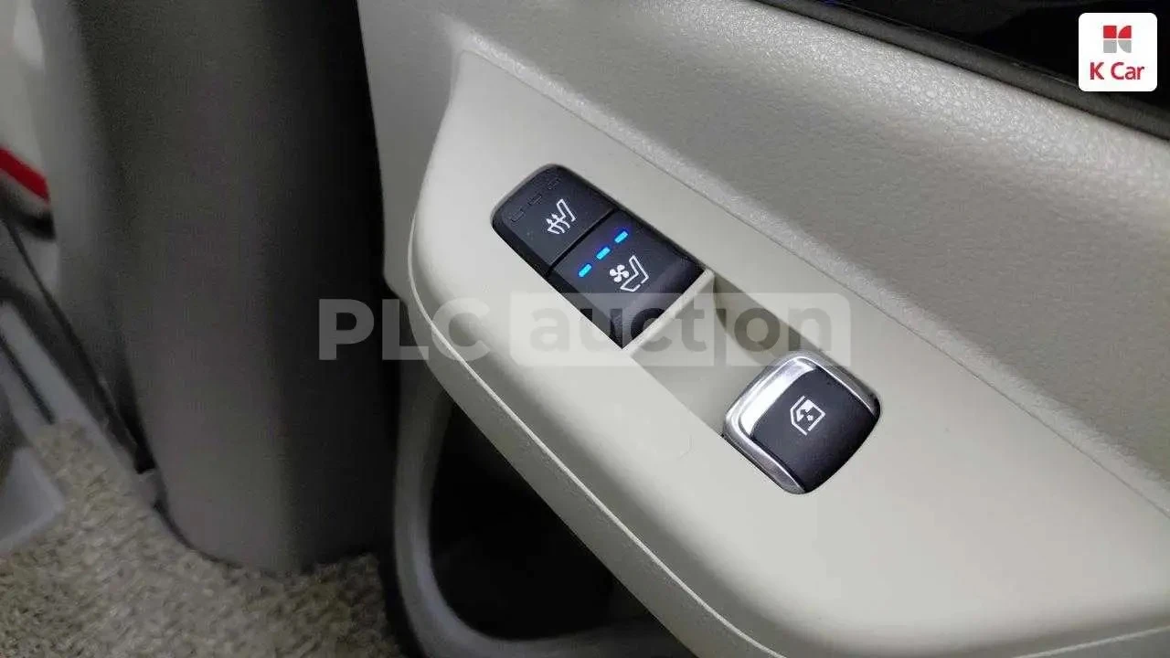 Kia Carnival 3.5L 2WD, снимка 14 - Автомобили и джипове - 53715393