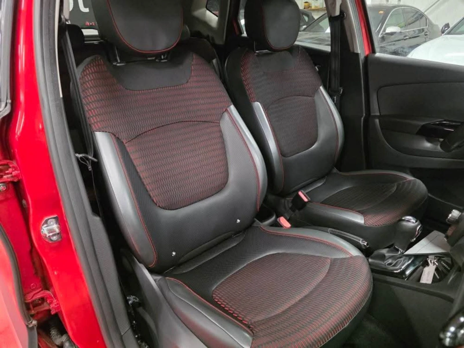 Renault Captur 1.2 TCe | Automatic | Обслужен | Регистриран , снимка 13 - Автомобили и джипове - 53880302