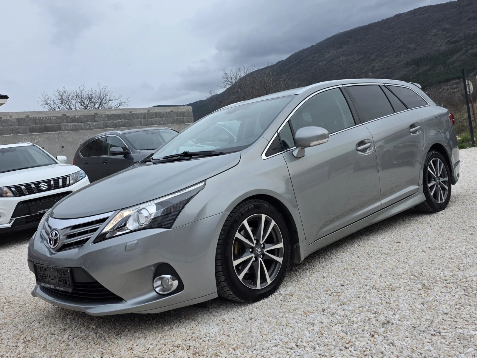 Toyota Avensis FULL SERVICE Алкантара Навигация Камера Подгрев , снимка 3 - Автомобили и джипове - 53927417