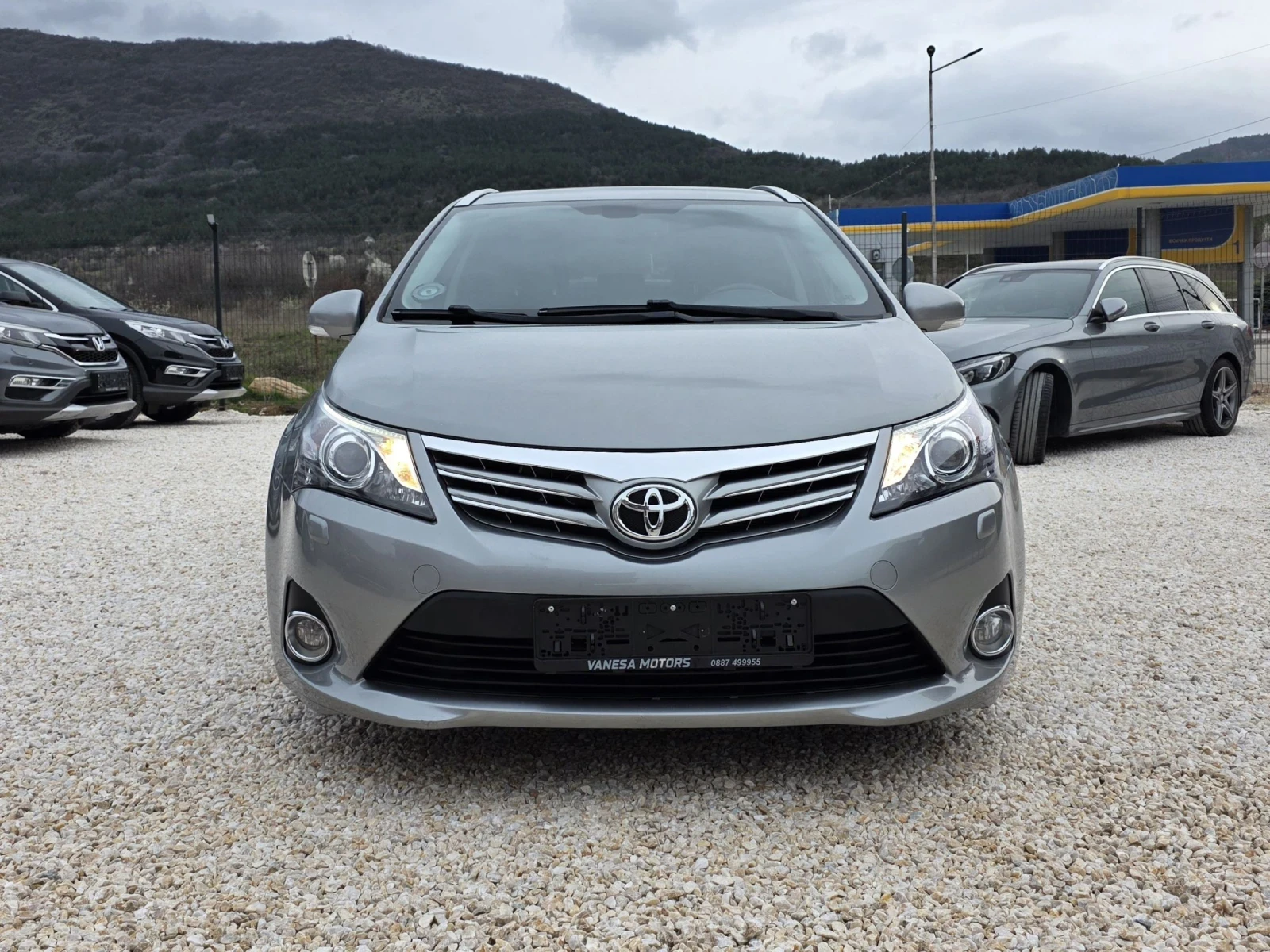 Toyota Avensis FULL SERVICE Алкантара Навигация Камера Подгрев , снимка 2 - Автомобили и джипове - 53927417