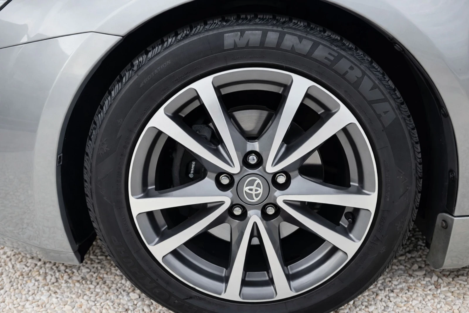 Toyota Avensis FULL SERVICE Алкантара Навигация Камера Подгрев , снимка 14 - Автомобили и джипове - 53927417