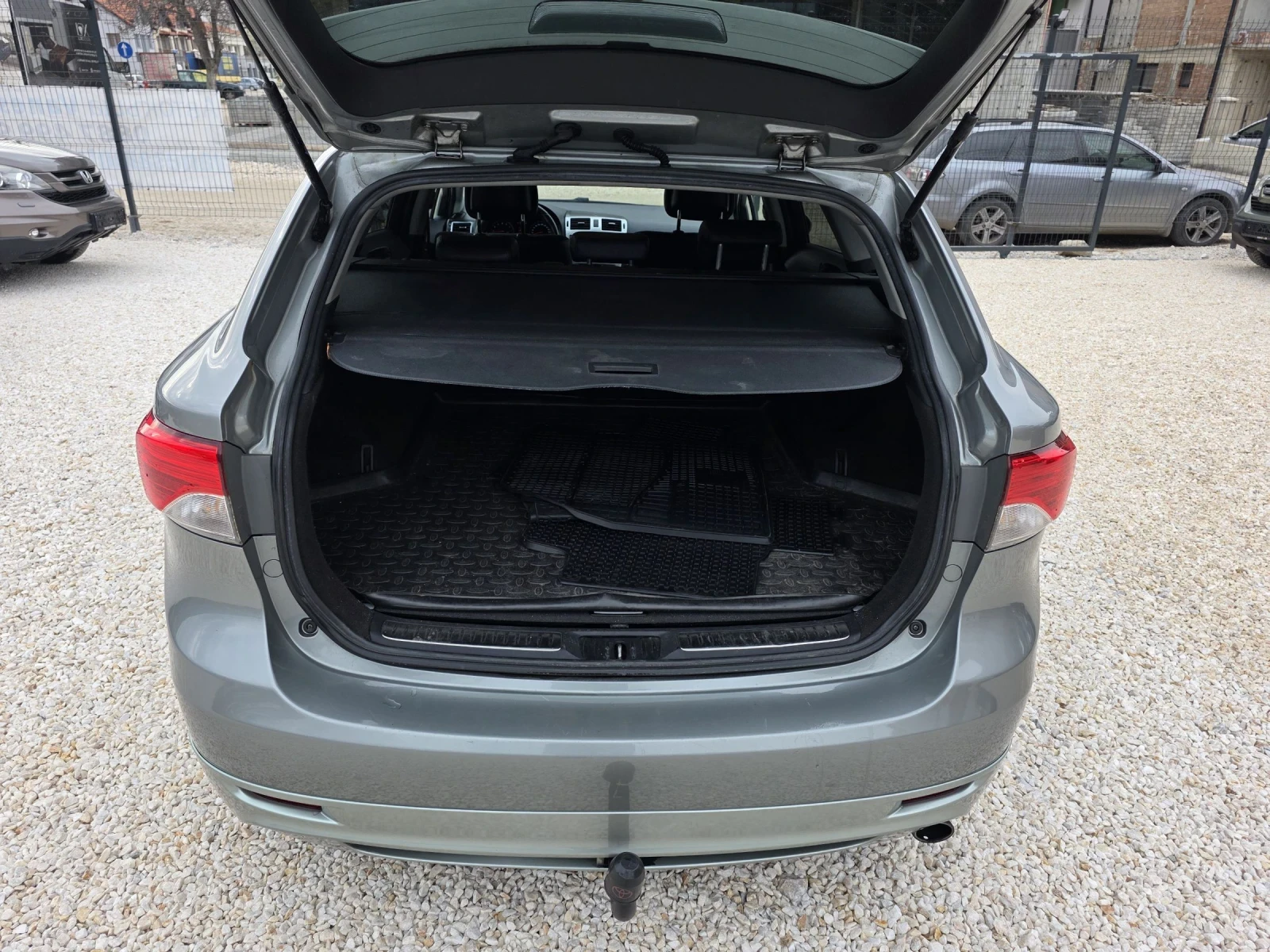 Toyota Avensis FULL SERVICE Алкантара Навигация Камера Подгрев , снимка 17 - Автомобили и джипове - 53927417