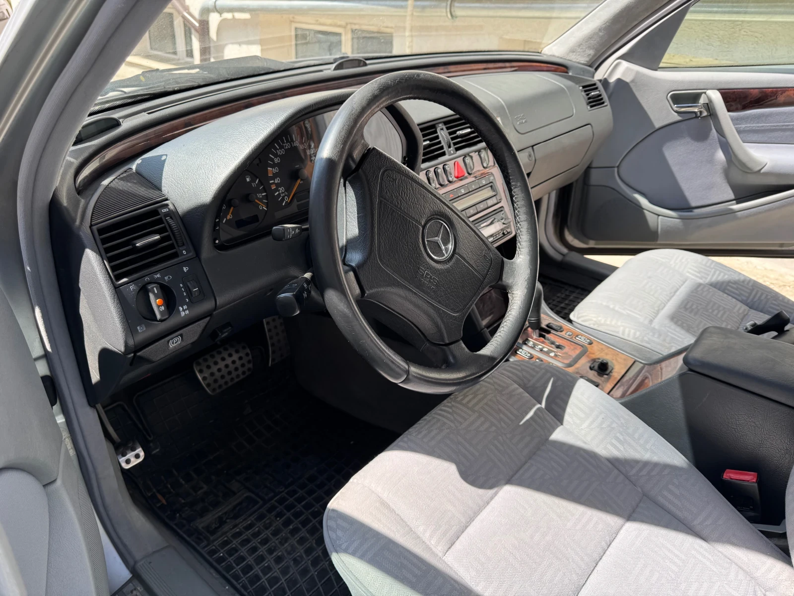 Mercedes-Benz C 200, снимка 14 - Автомобили и джипове - 54340521