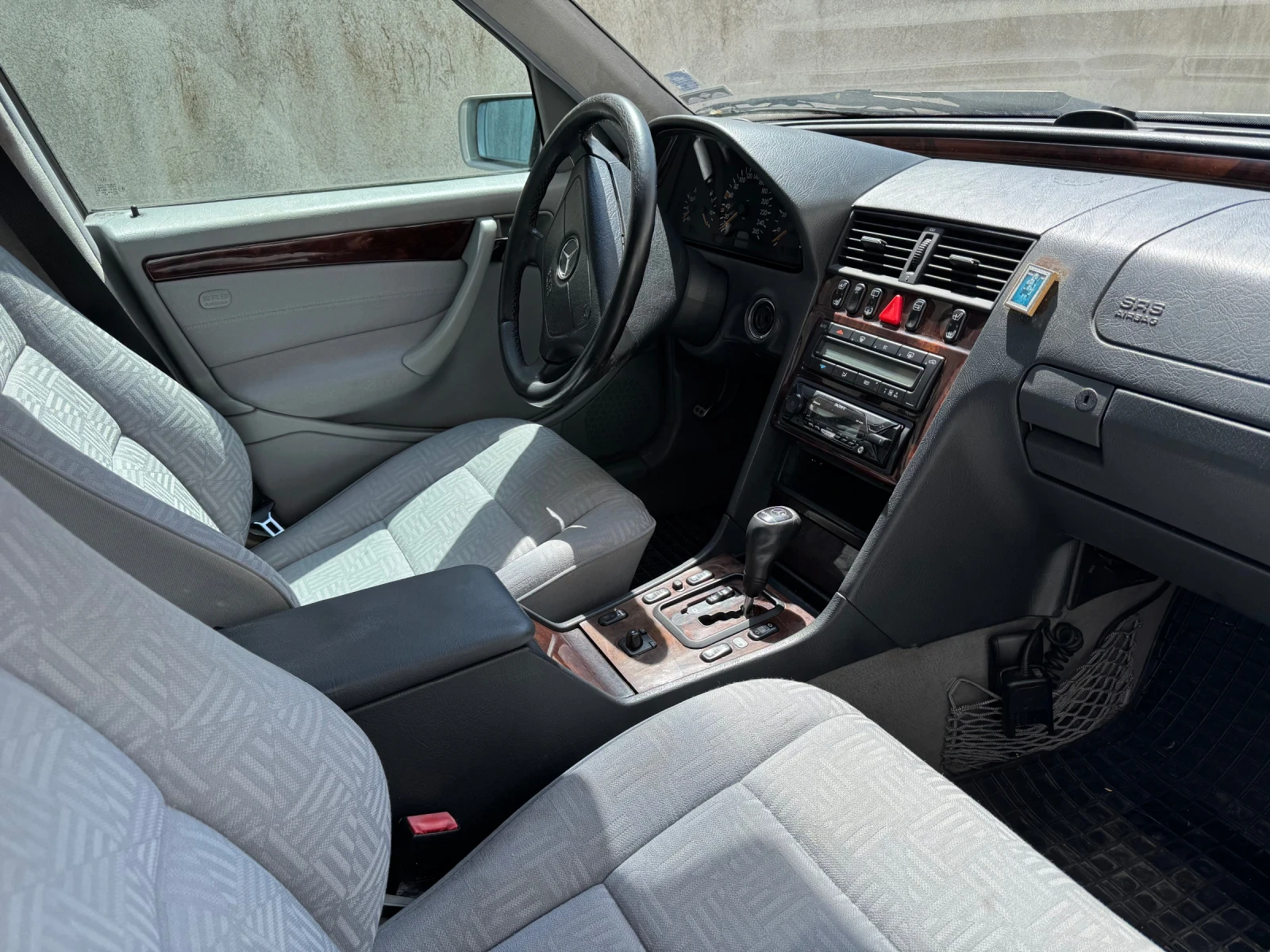 Mercedes-Benz C 200, снимка 9 - Автомобили и джипове - 54340521