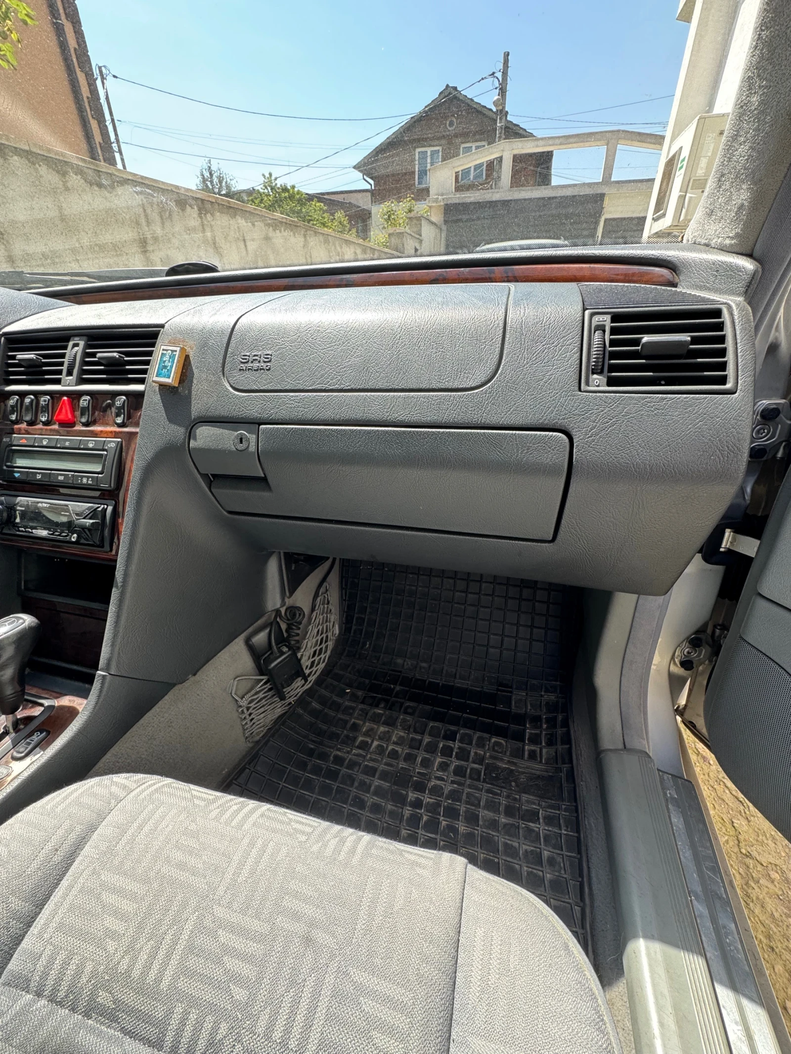 Mercedes-Benz C 200, снимка 15 - Автомобили и джипове - 54340521