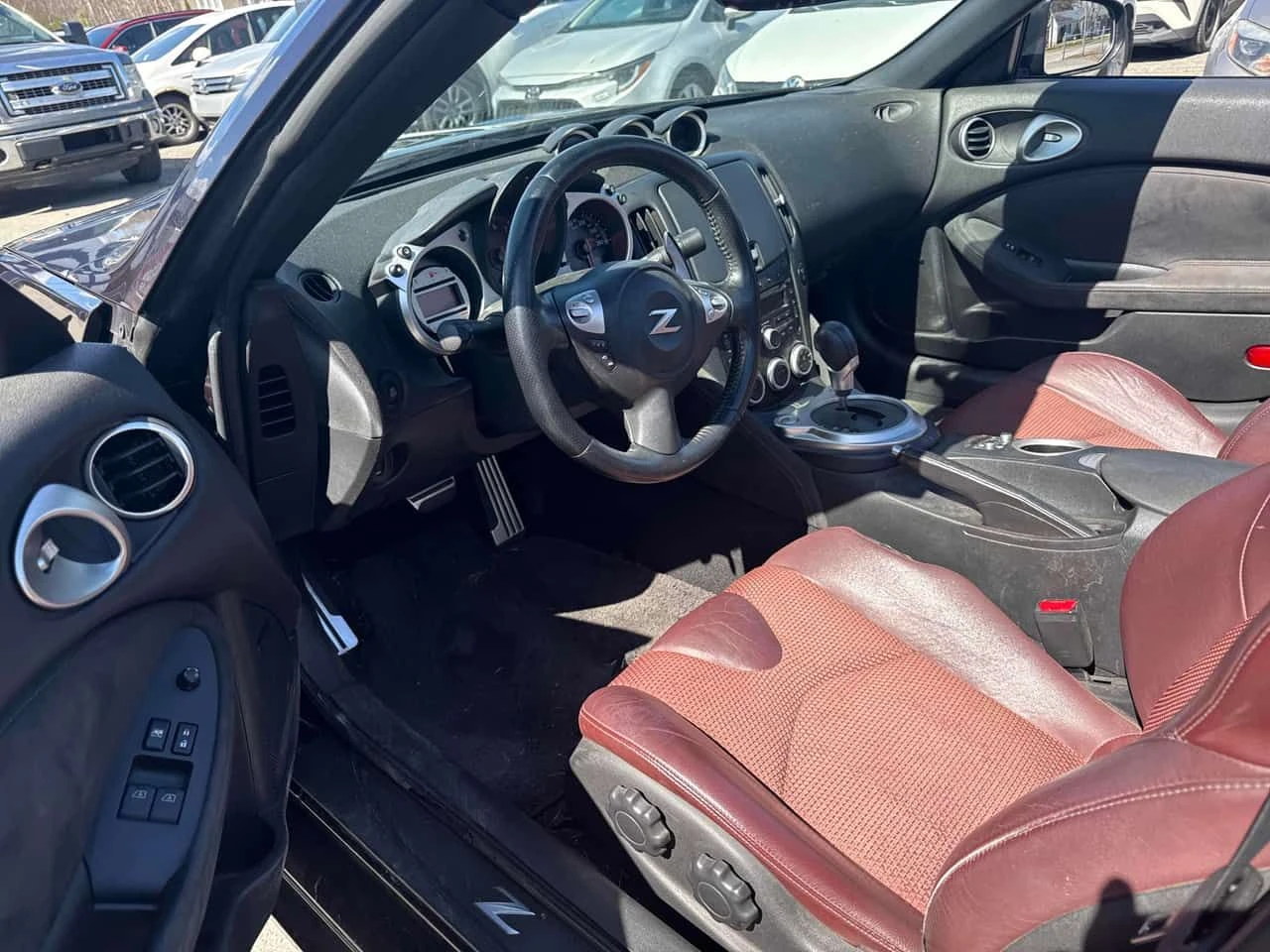 Nissan 370Z * TOURING * 2 КЛЮЧА* ПОДГРЕВ* KEYLESS* , снимка 5 - Автомобили и джипове - 54343161