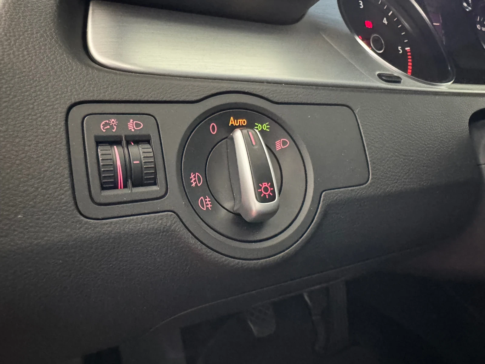 VW Passat 2.0 TDI 4MOTION - HIGHLINE , снимка 14 - Автомобили и джипове - 54449591